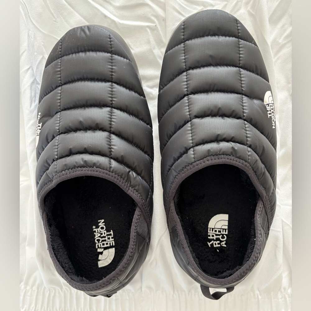 The North Face Black Quilted Footwear. Size 10. Indoor or outdoor. EUC! (Tag=11)